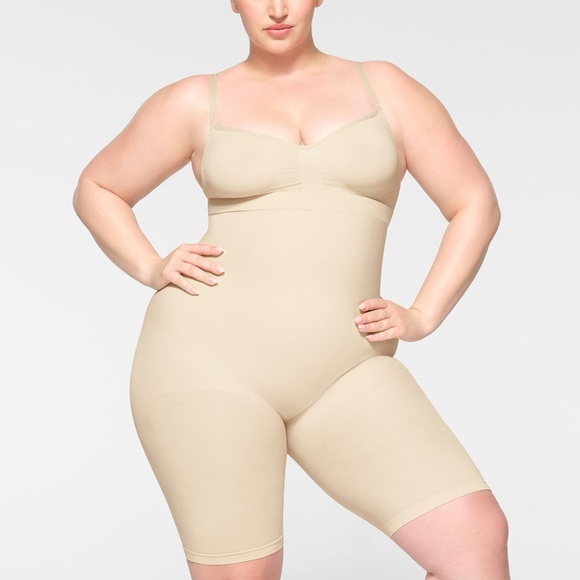 SKIMS High-Waisted Shapewear ABOVE THE KNEE Shorts - Tan - Picture 2 of 6